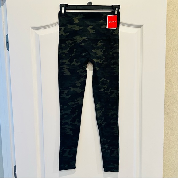 Spanx Look At Me Now Camo Seamless Leggings  Size M NEW with Tags - Picture 4 of 9